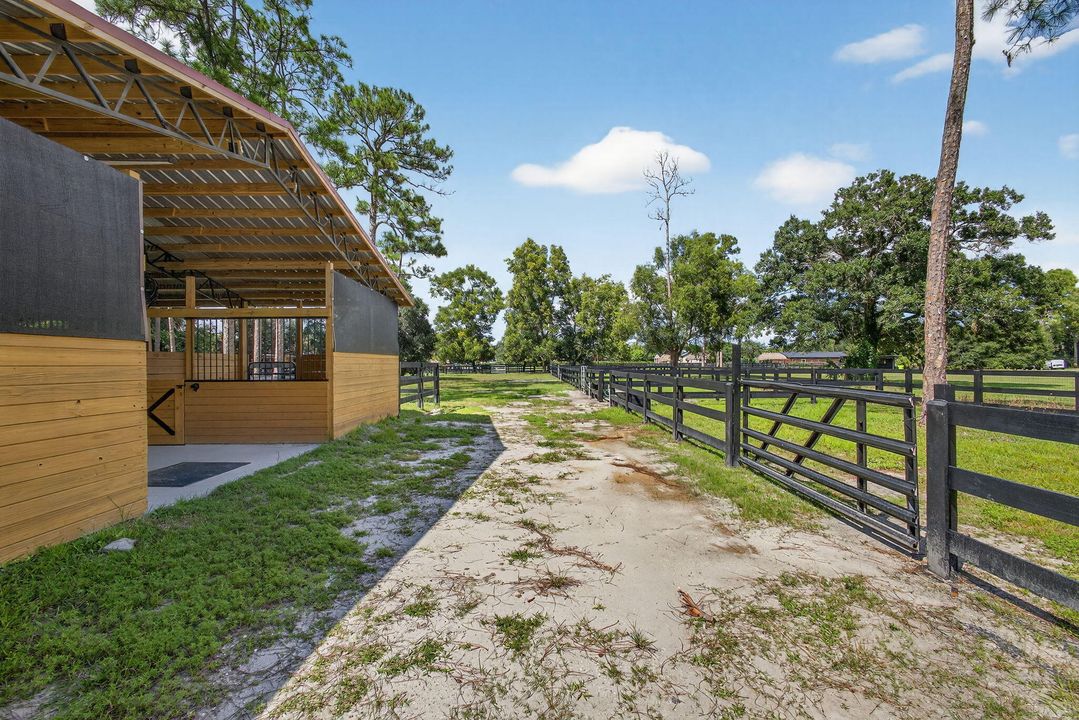 For Rent: $10,000 (4 beds, 2 baths, 1560 Square Feet)