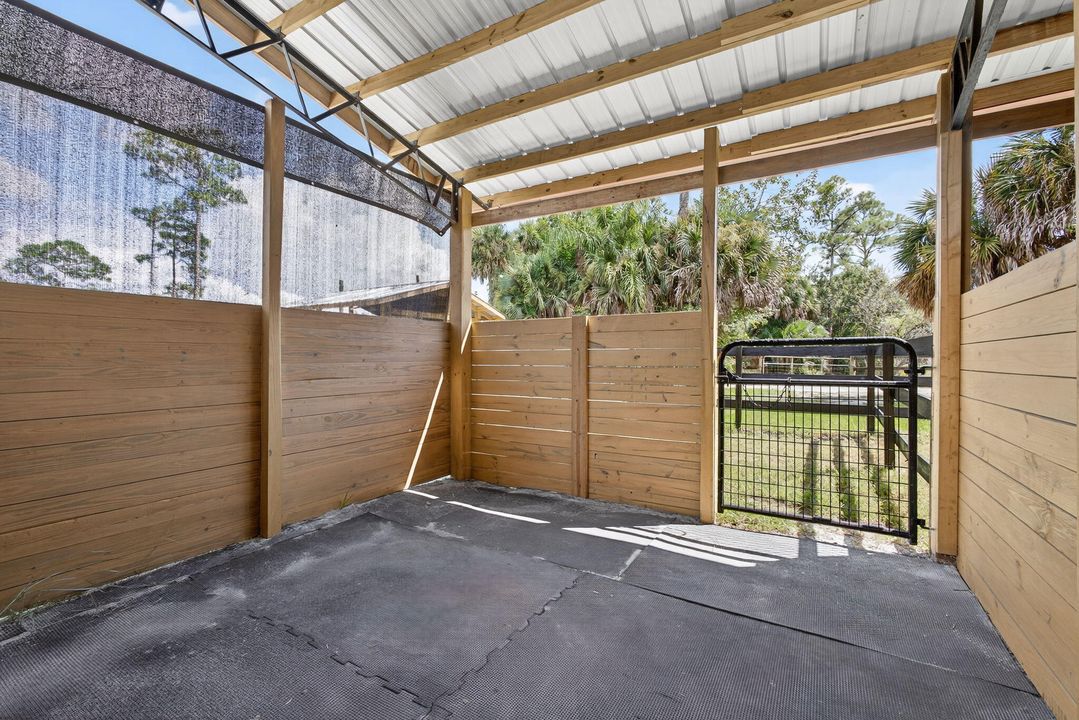 For Rent: $10,000 (4 beds, 2 baths, 1560 Square Feet)