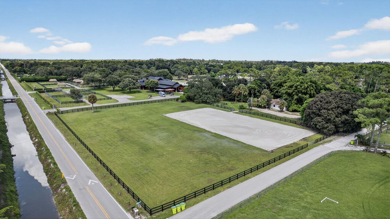 For Rent: $10,000 (4 beds, 2 baths, 1560 Square Feet)