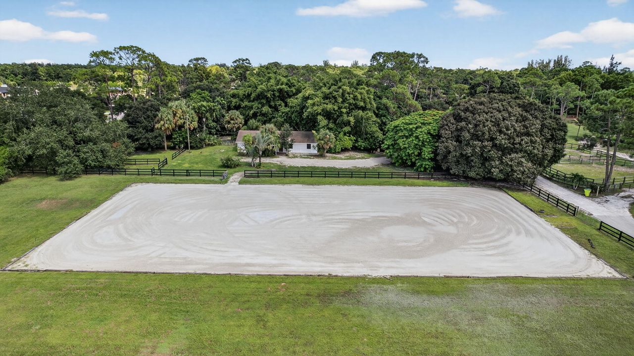 For Rent: $10,000 (4 beds, 2 baths, 1560 Square Feet)