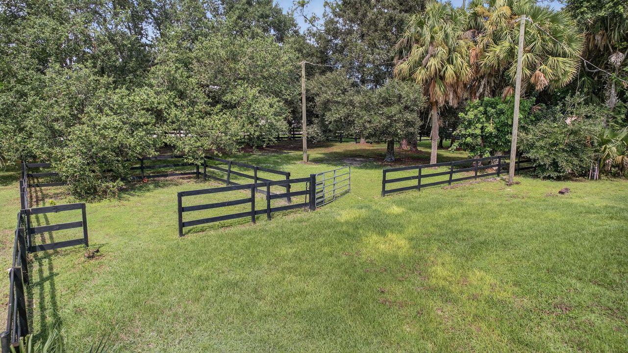 For Rent: $10,000 (4 beds, 2 baths, 1560 Square Feet)