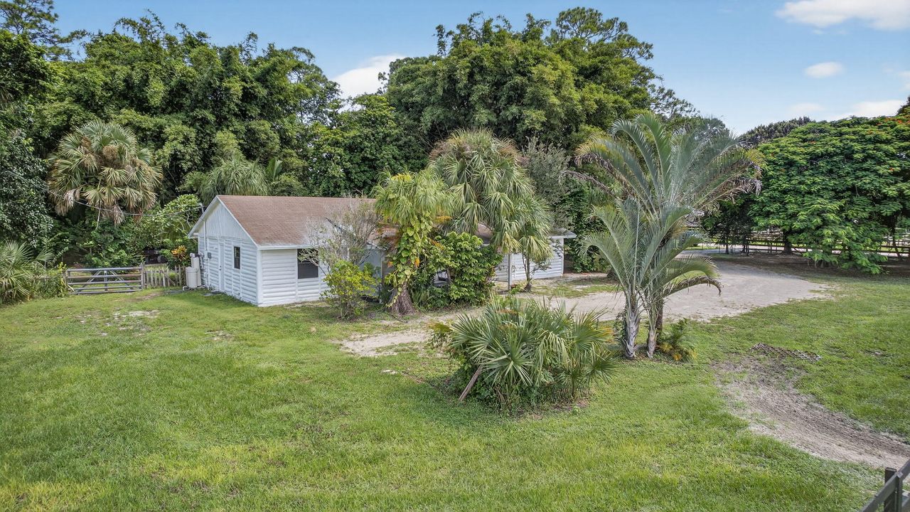 For Rent: $10,000 (4 beds, 2 baths, 1560 Square Feet)