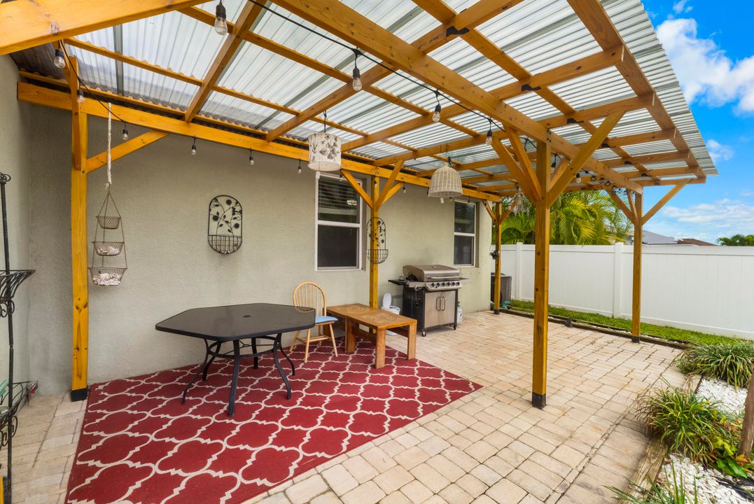 待售: $409,000 (4 贝兹, 2 浴室, 1663 平方英尺)