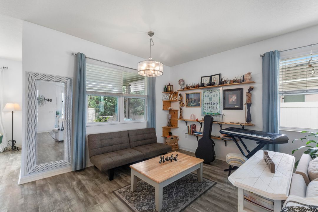 待售: $409,000 (4 贝兹, 2 浴室, 1663 平方英尺)