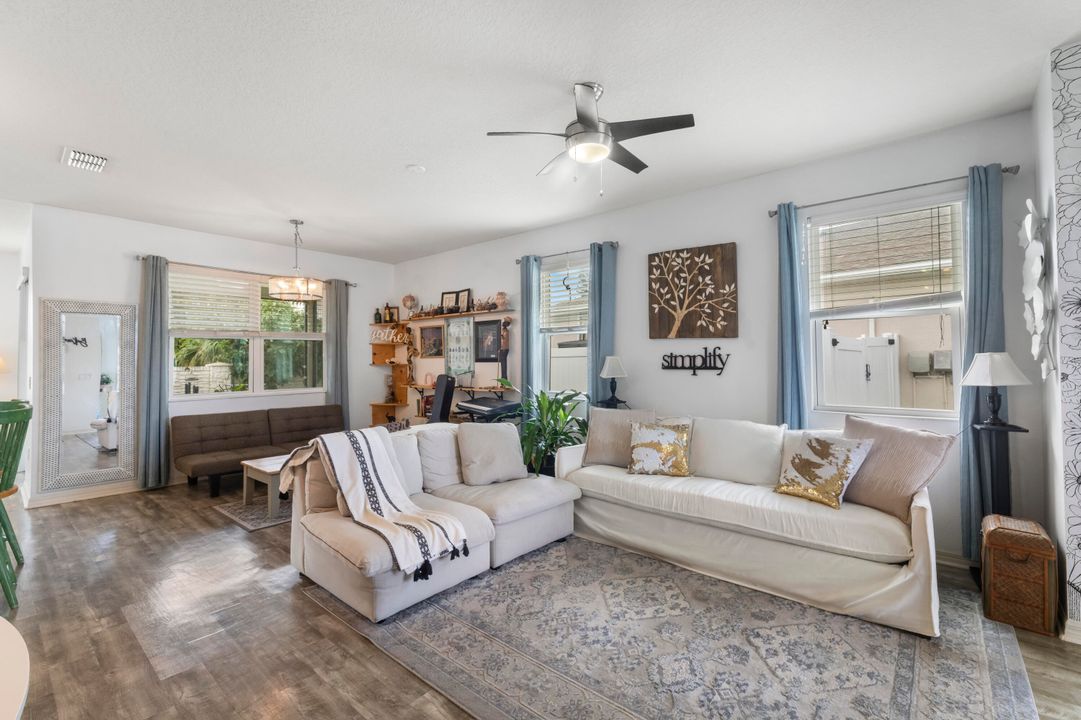 待售: $409,000 (4 贝兹, 2 浴室, 1663 平方英尺)