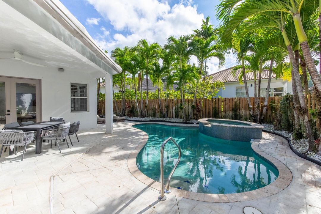 En Venta: $1,650,000 (3 camas, 3 baños, 2616 Pies cuadrados)