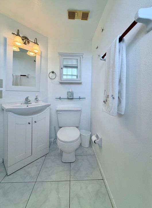 На продажу: $160,000 (2 спален, 2 ванн, 886 Квадратных фут)