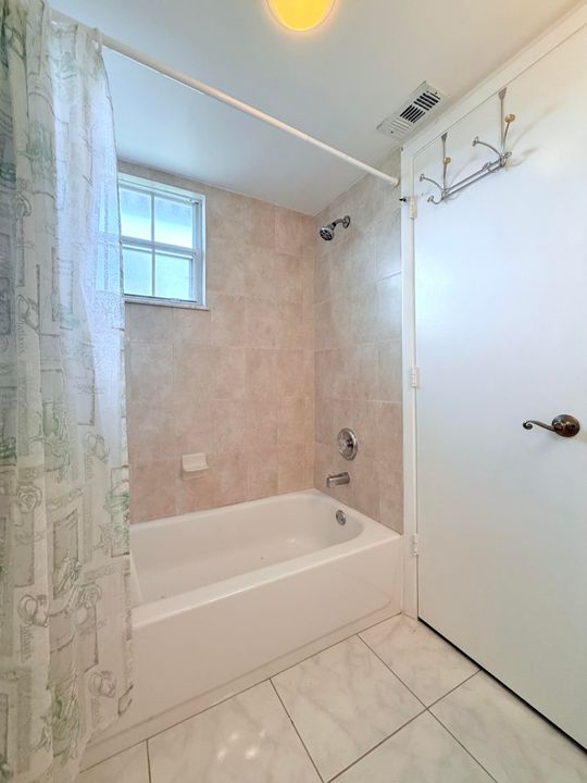 На продажу: $160,000 (2 спален, 2 ванн, 886 Квадратных фут)