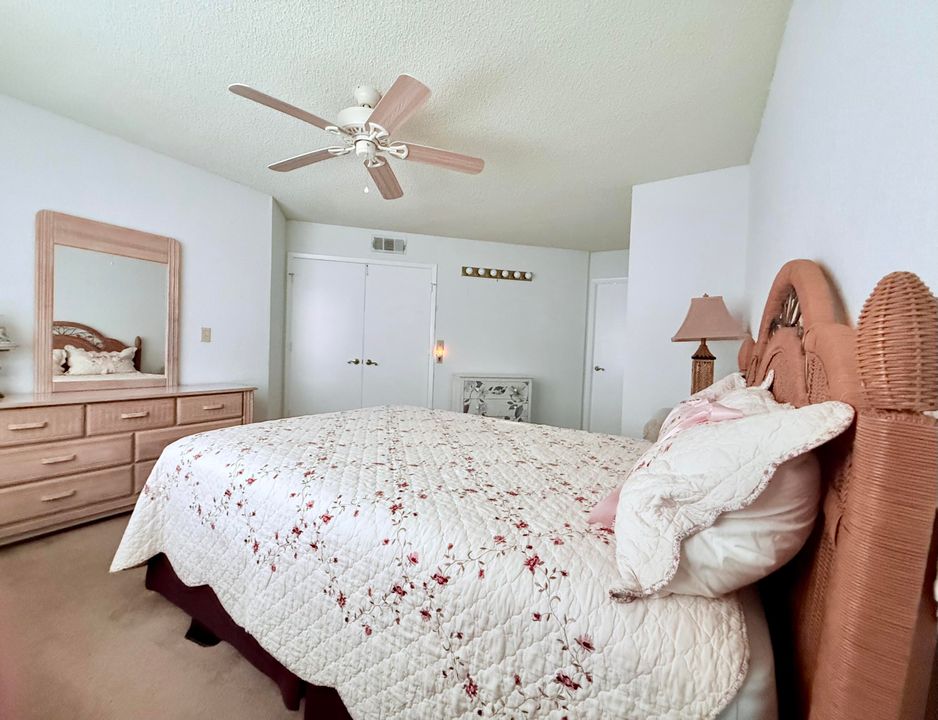 На продажу: $160,000 (2 спален, 2 ванн, 886 Квадратных фут)