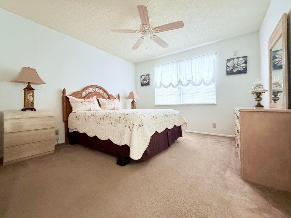 На продажу: $160,000 (2 спален, 2 ванн, 886 Квадратных фут)