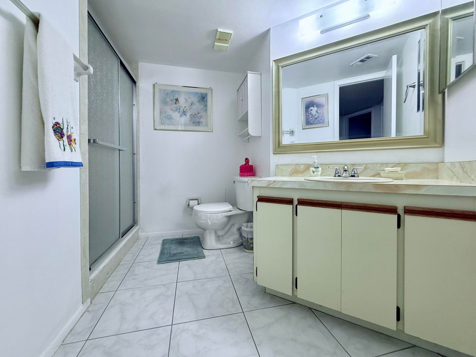 На продажу: $160,000 (2 спален, 2 ванн, 886 Квадратных фут)