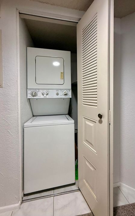 На продажу: $160,000 (2 спален, 2 ванн, 886 Квадратных фут)