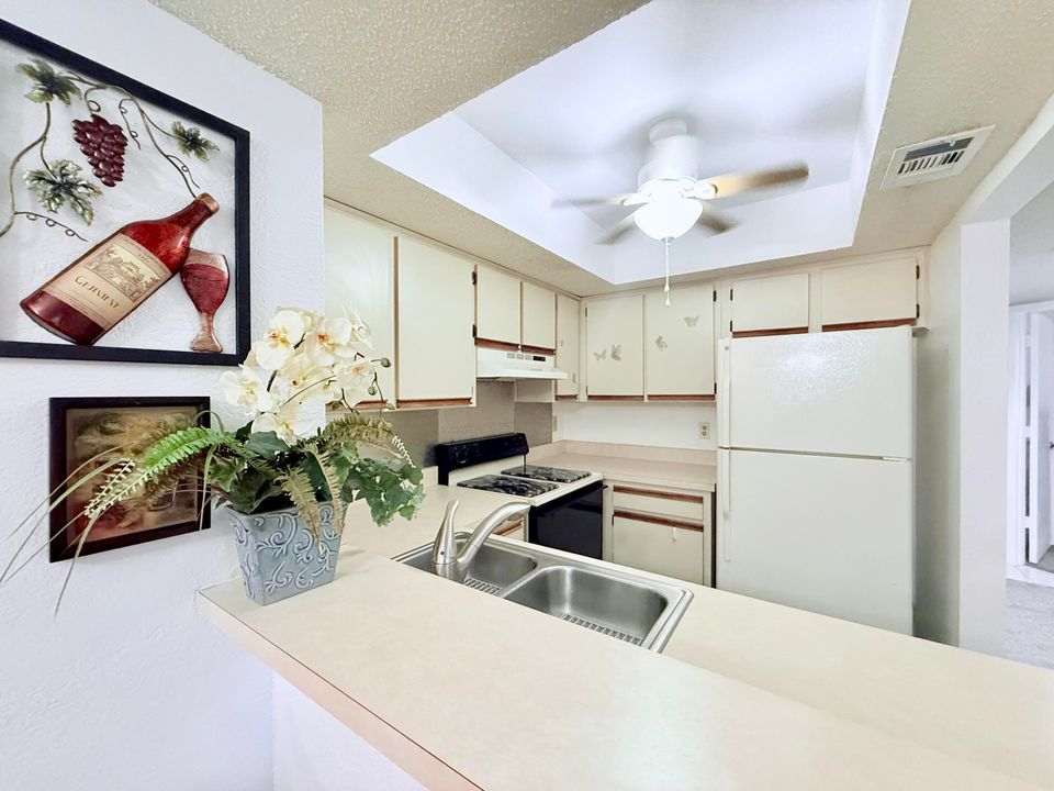 На продажу: $160,000 (2 спален, 2 ванн, 886 Квадратных фут)