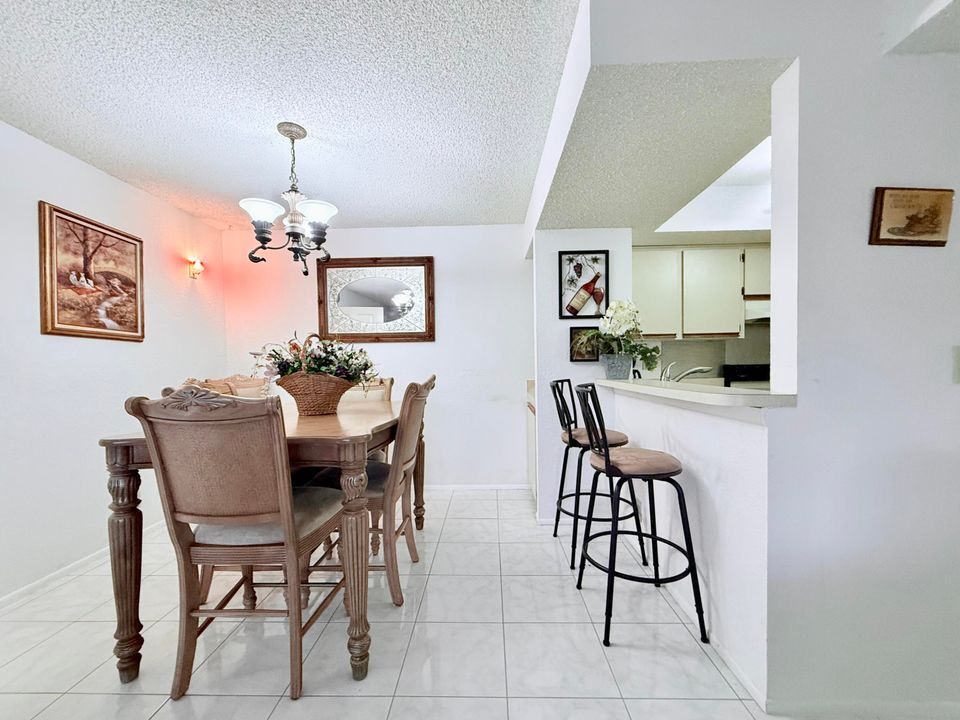 На продажу: $160,000 (2 спален, 2 ванн, 886 Квадратных фут)