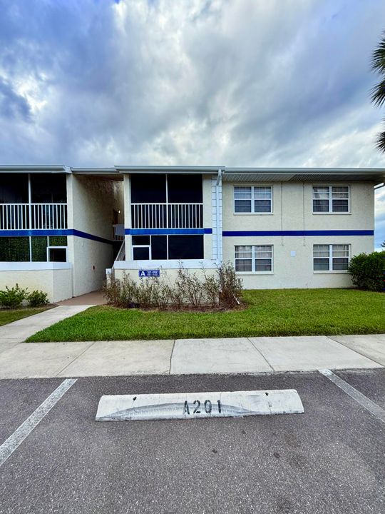 На продажу: $160,000 (2 спален, 2 ванн, 886 Квадратных фут)