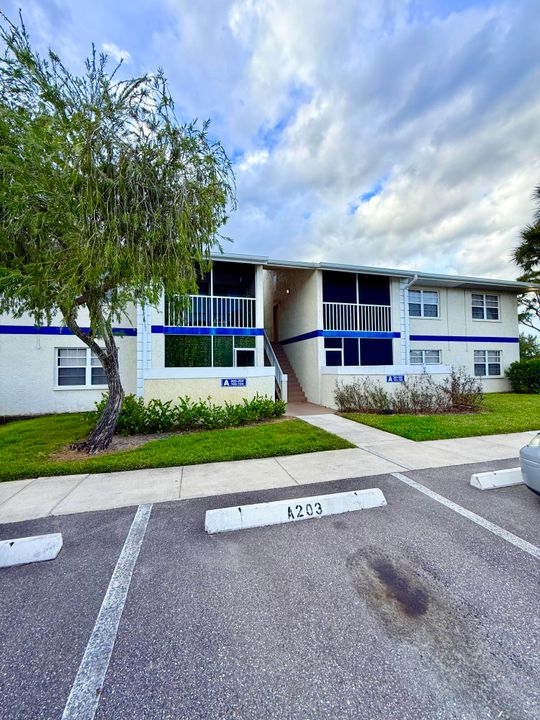 На продажу: $160,000 (2 спален, 2 ванн, 886 Квадратных фут)