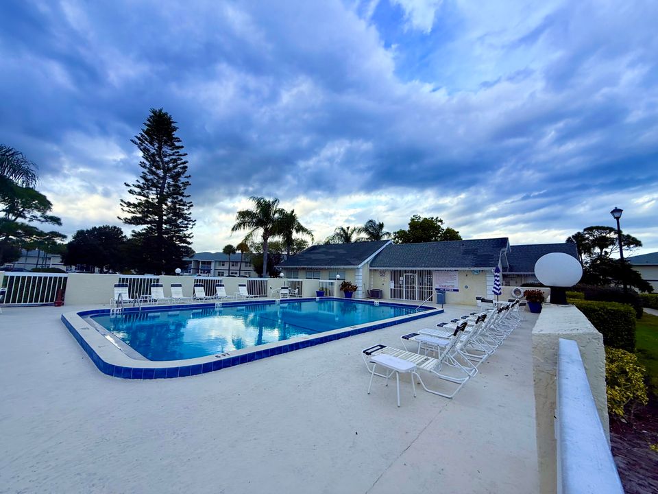 На продажу: $160,000 (2 спален, 2 ванн, 886 Квадратных фут)