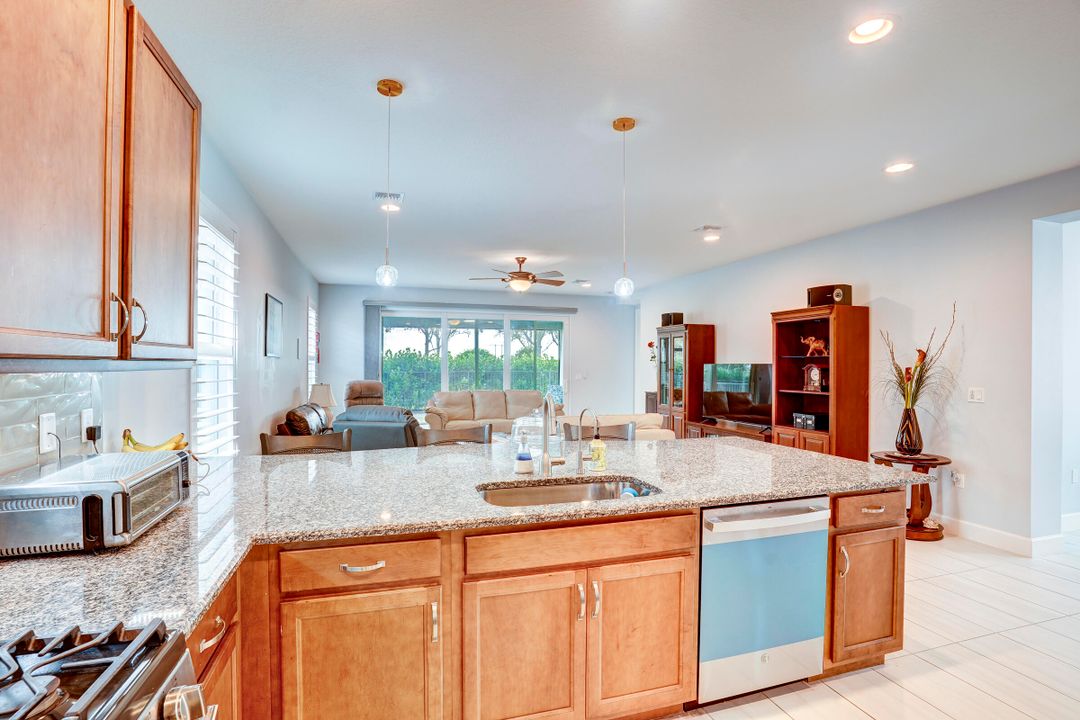 En Venta: $548,000 (3 camas, 2 baños, 2254 Pies cuadrados)