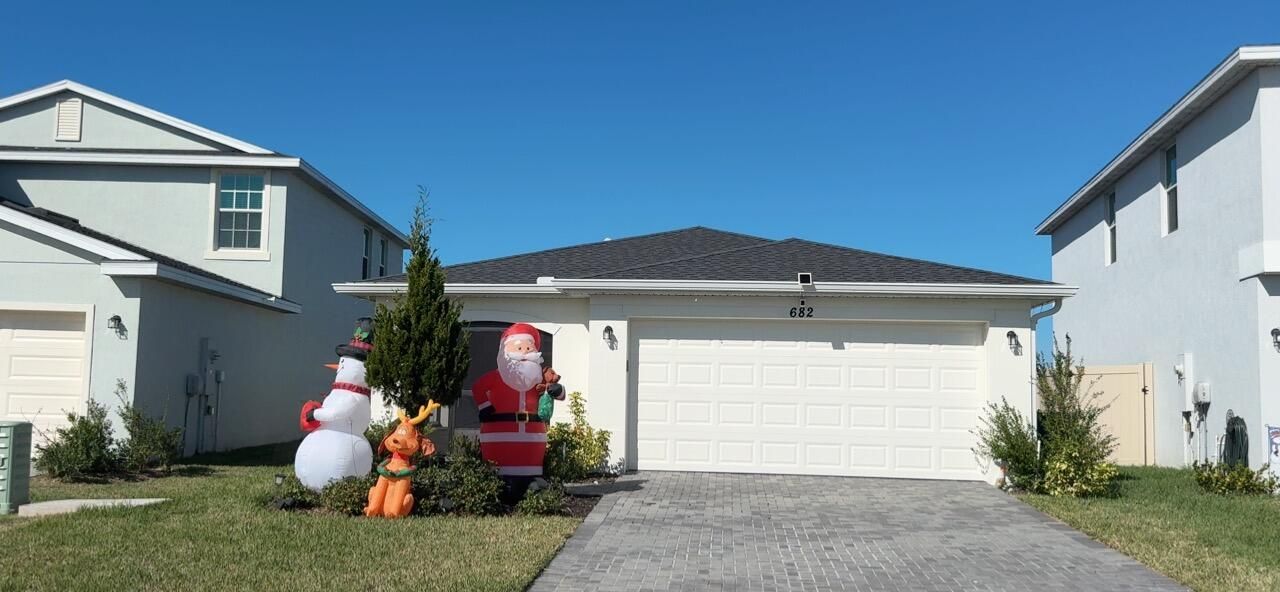 For Sale: $285,000 (3 beds, 2 baths, 1451 Square Feet)