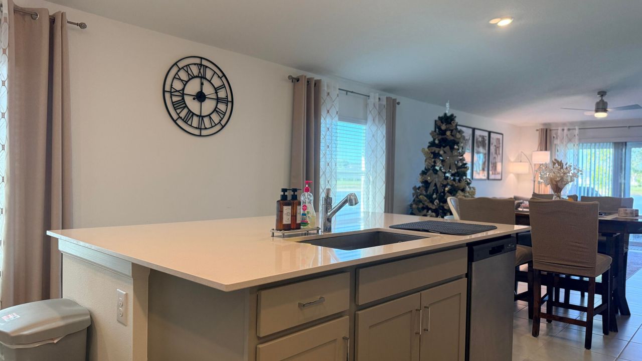 For Sale: $285,000 (3 beds, 2 baths, 1451 Square Feet)