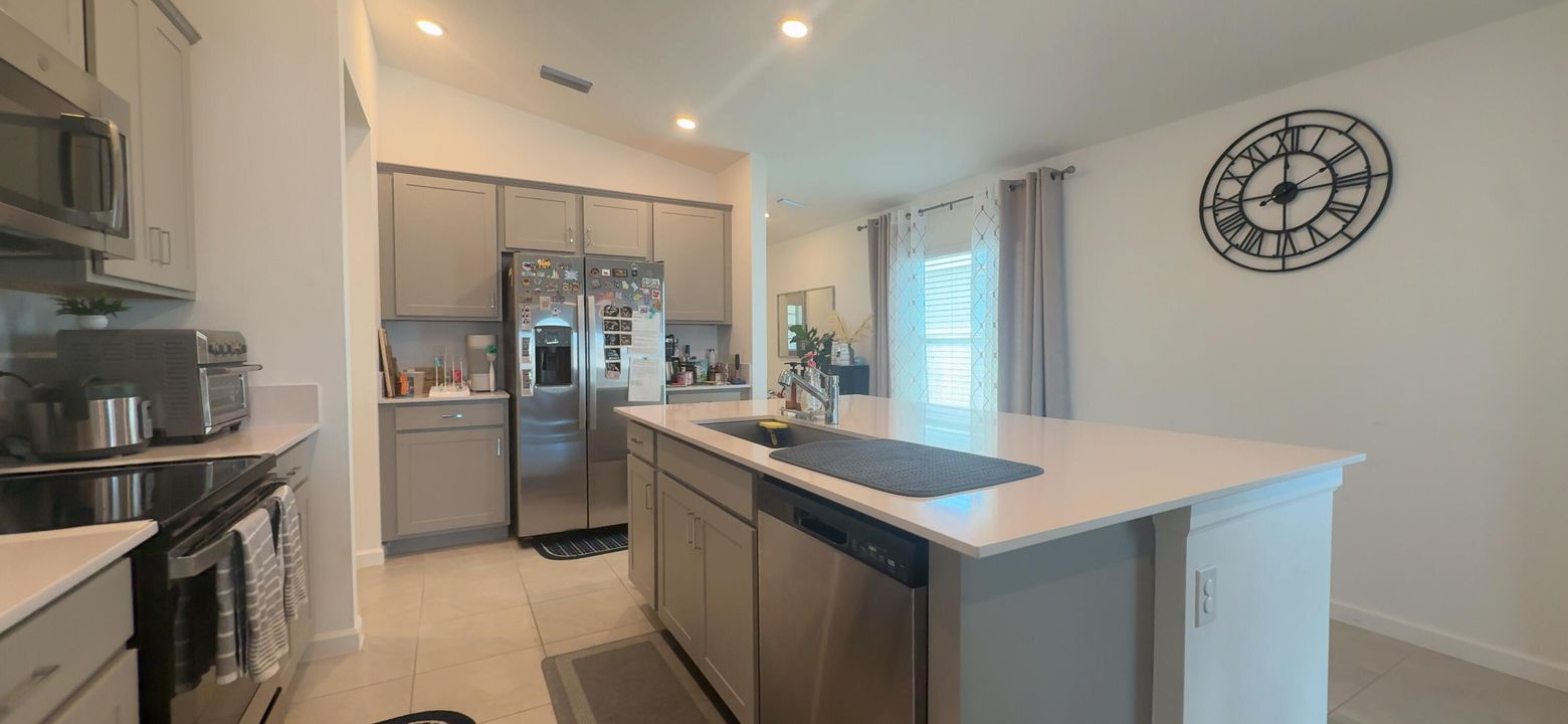 For Sale: $285,000 (3 beds, 2 baths, 1451 Square Feet)