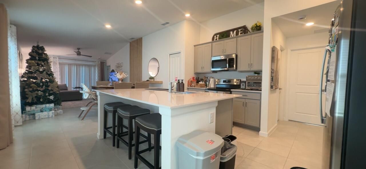 For Sale: $285,000 (3 beds, 2 baths, 1451 Square Feet)