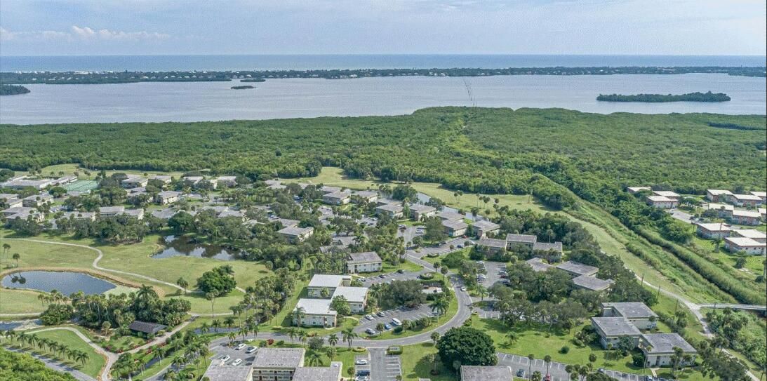 For Sale: $155,000 (2 beds, 2 baths, 1000 Square Feet)