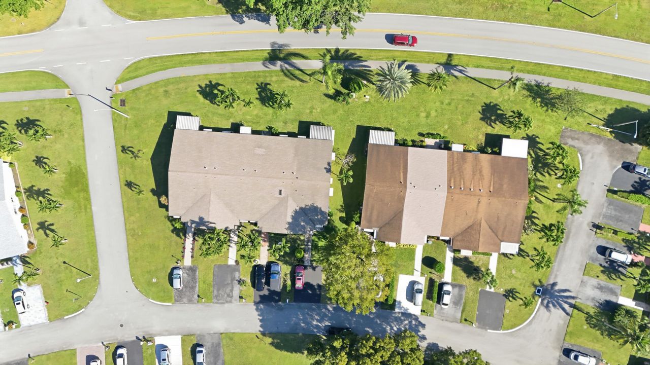 For Sale: $199,900 (2 beds, 2 baths, 1200 Square Feet)