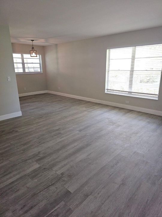 For Sale: $155,000 (2 beds, 2 baths, 1000 Square Feet)