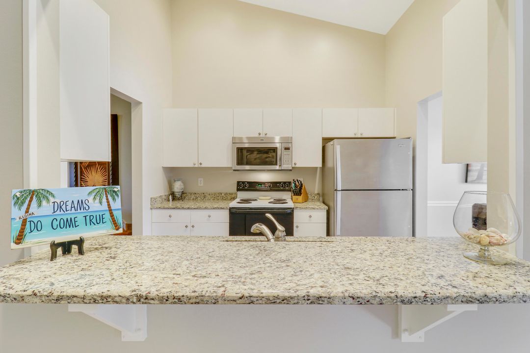 For Rent: $2,800 (2 beds, 2 baths, 1215 Square Feet)