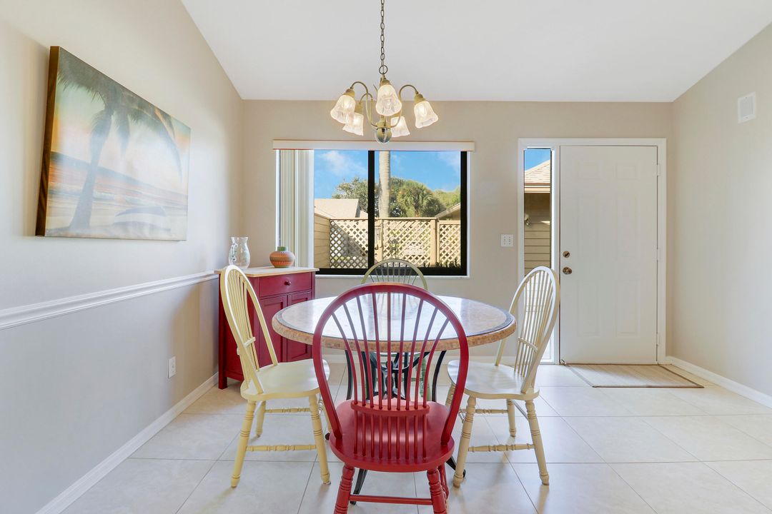 For Rent: $2,800 (2 beds, 2 baths, 1215 Square Feet)