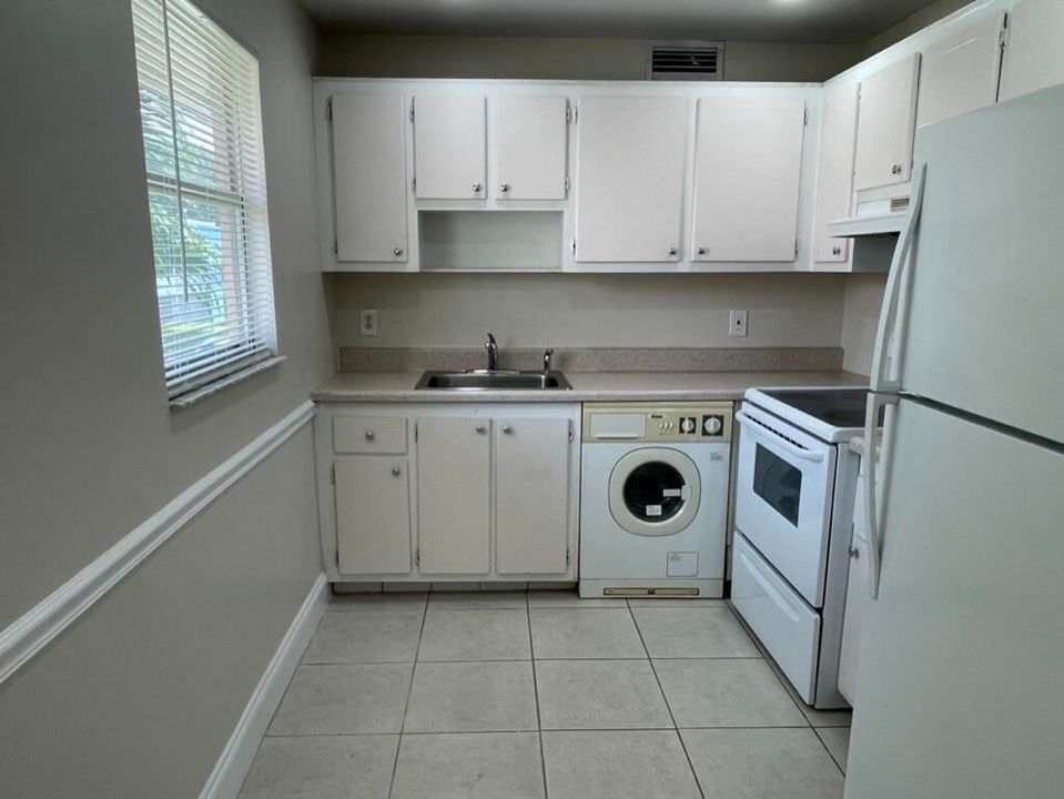 出租: $1,500 (2 贝兹, 2 浴室, 880 平方英尺)