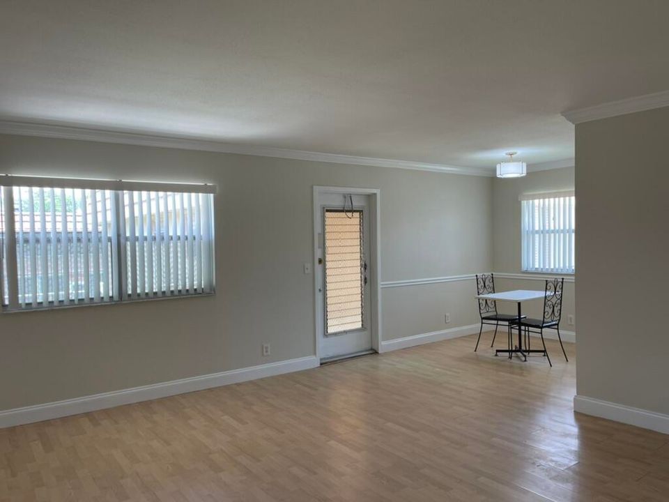 出租: $1,500 (2 贝兹, 2 浴室, 880 平方英尺)