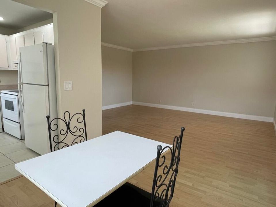 出租: $1,500 (2 贝兹, 2 浴室, 880 平方英尺)