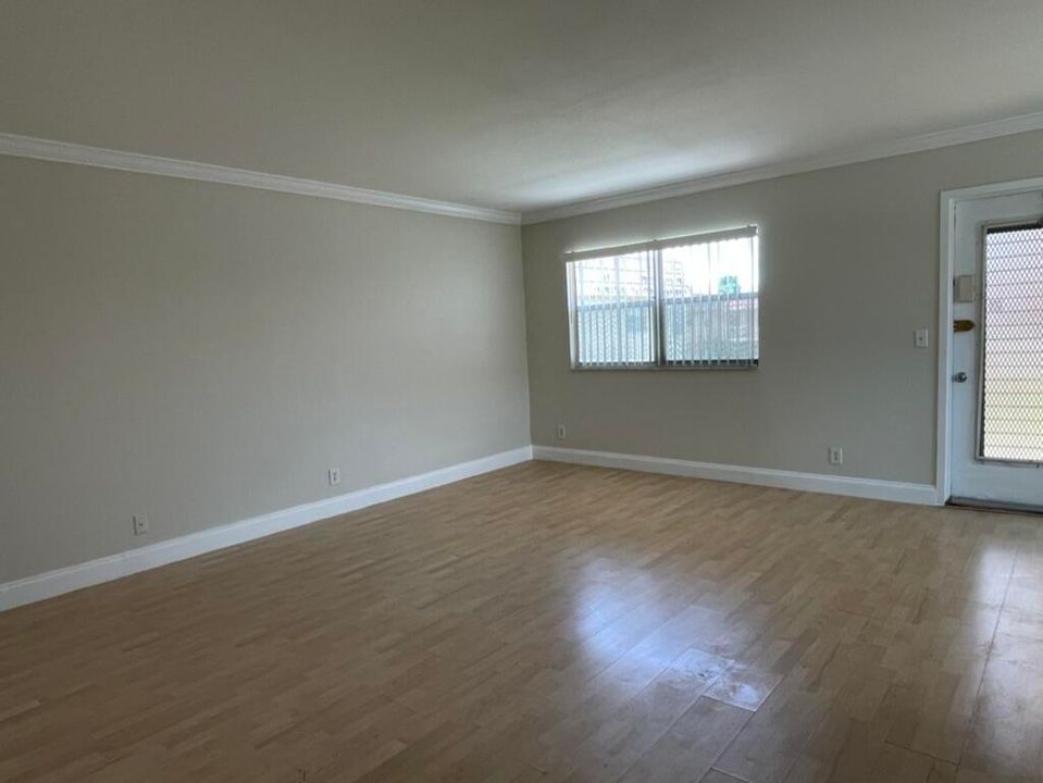 出租: $1,500 (2 贝兹, 2 浴室, 880 平方英尺)