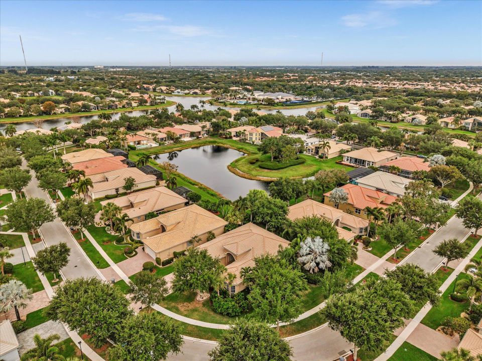 For Sale: $820,000 (3 beds, 2 baths, 2744 Square Feet)