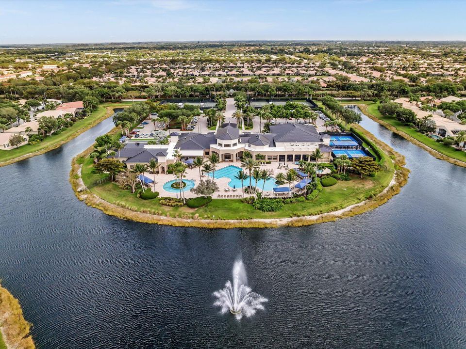 For Sale: $820,000 (3 beds, 2 baths, 2744 Square Feet)