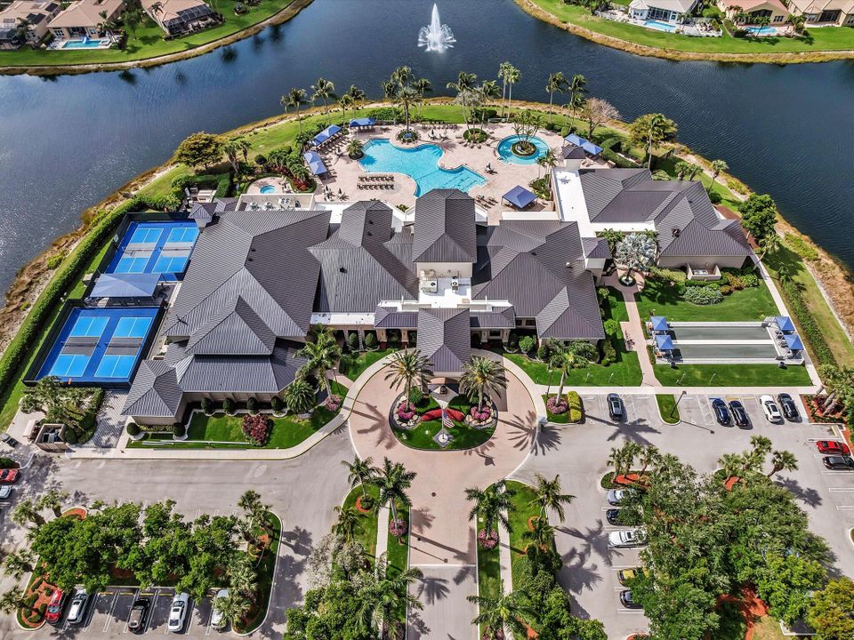 For Sale: $820,000 (3 beds, 2 baths, 2744 Square Feet)