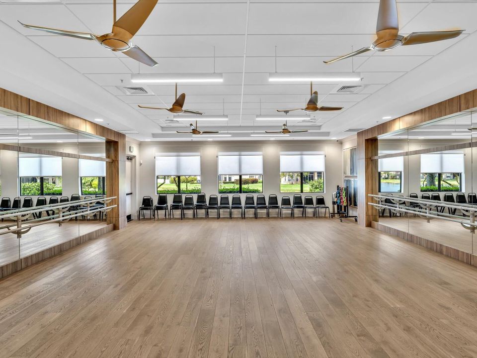 For Sale: $820,000 (3 beds, 2 baths, 2744 Square Feet)