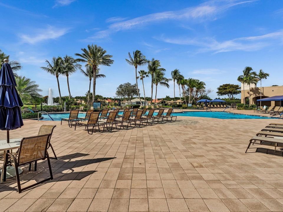 For Sale: $820,000 (3 beds, 2 baths, 2744 Square Feet)