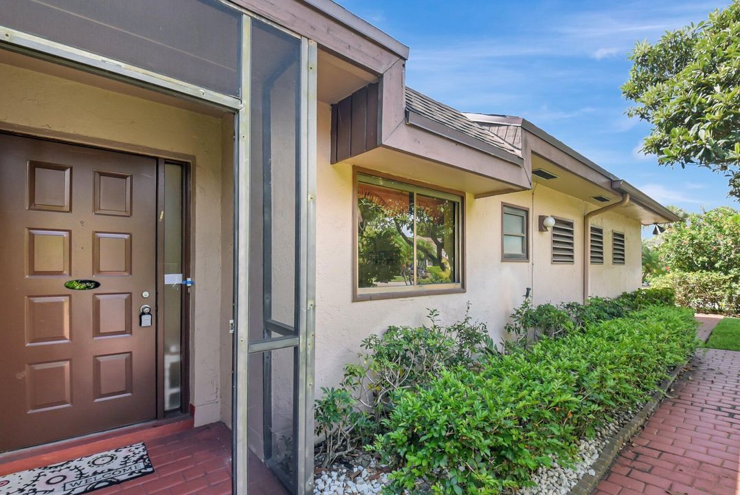 待售: $259,000 (3 贝兹, 2 浴室, 2046 平方英尺)