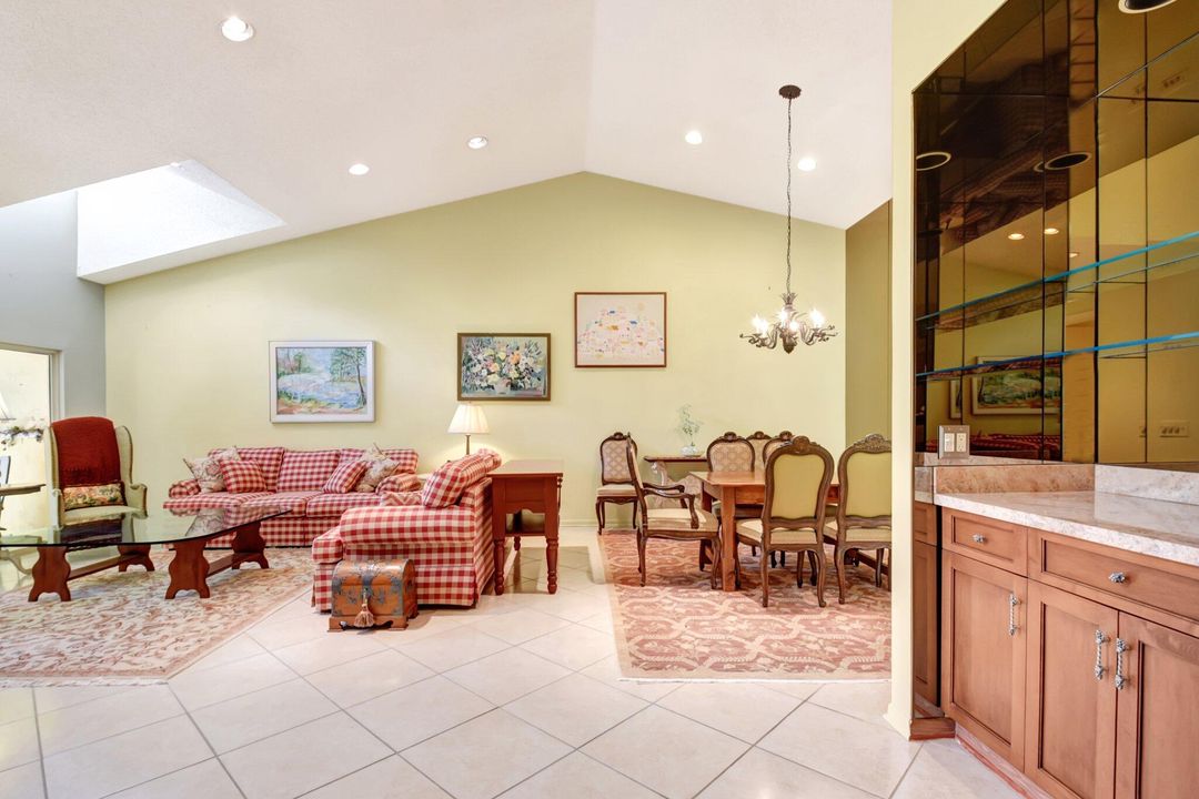 待售: $259,000 (3 贝兹, 2 浴室, 2046 平方英尺)