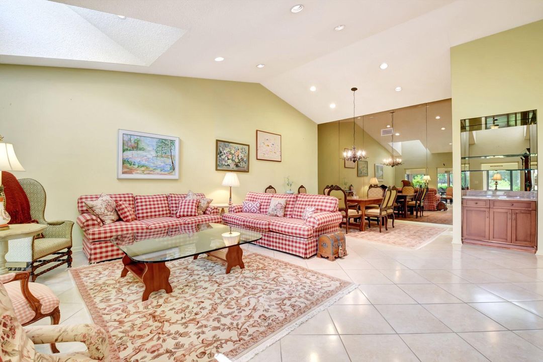 待售: $259,000 (3 贝兹, 2 浴室, 2046 平方英尺)