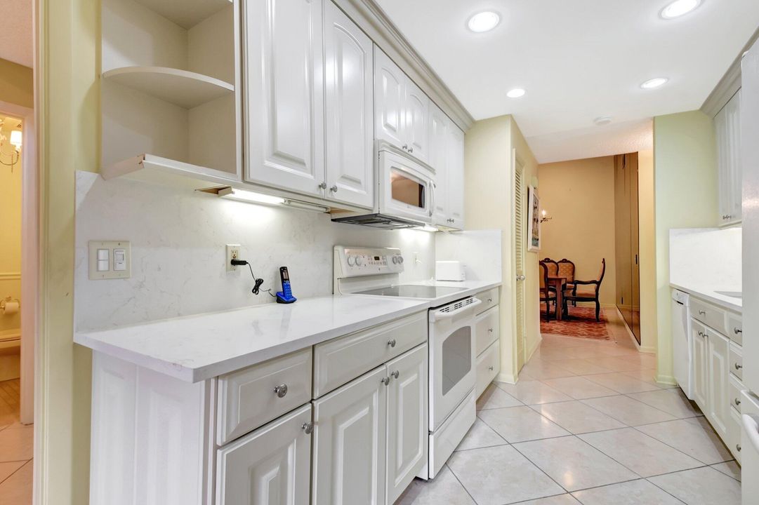 待售: $259,000 (3 贝兹, 2 浴室, 2046 平方英尺)