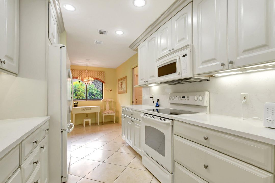 待售: $259,000 (3 贝兹, 2 浴室, 2046 平方英尺)