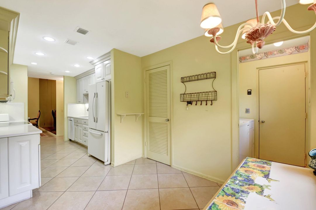 待售: $259,000 (3 贝兹, 2 浴室, 2046 平方英尺)