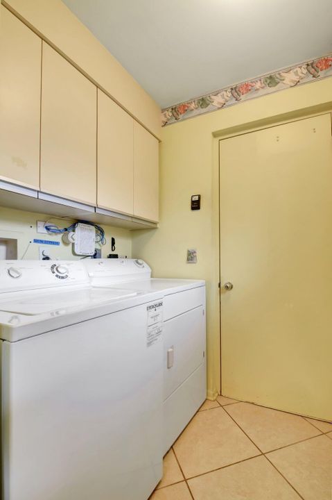 待售: $259,000 (3 贝兹, 2 浴室, 2046 平方英尺)