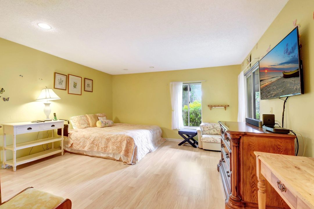 待售: $259,000 (3 贝兹, 2 浴室, 2046 平方英尺)