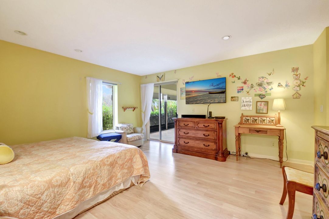 待售: $259,000 (3 贝兹, 2 浴室, 2046 平方英尺)