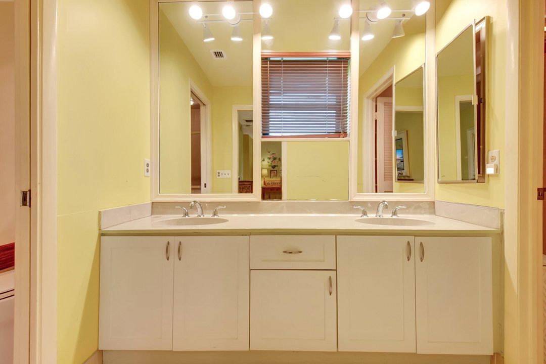 待售: $259,000 (3 贝兹, 2 浴室, 2046 平方英尺)